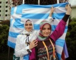 ΤΙΜΗΣΑΝ ΤΗΝ ΠΑΤΡΙΔΑ ΤΟΥΣ: Πομάκες σήκωσαν τὴν ἑλληνικὴ σημαία στὴν Τουρκία!