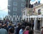 Ενωμένοι οι κάτοικοι της Χιμάρας διαδήλωσαν μπροστά στο δημαρχείο 